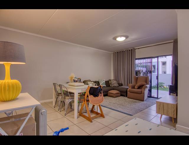 3 BEDROOM APARTMENT RENTED IN BRYANSTON